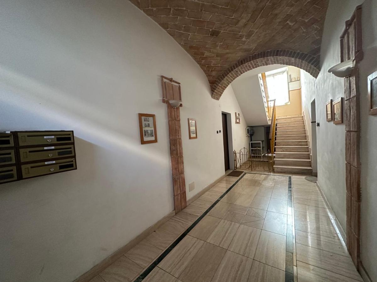 Casa Susanna: Central Ground Floor Retreat with Easy Parking Terni Exterior photo